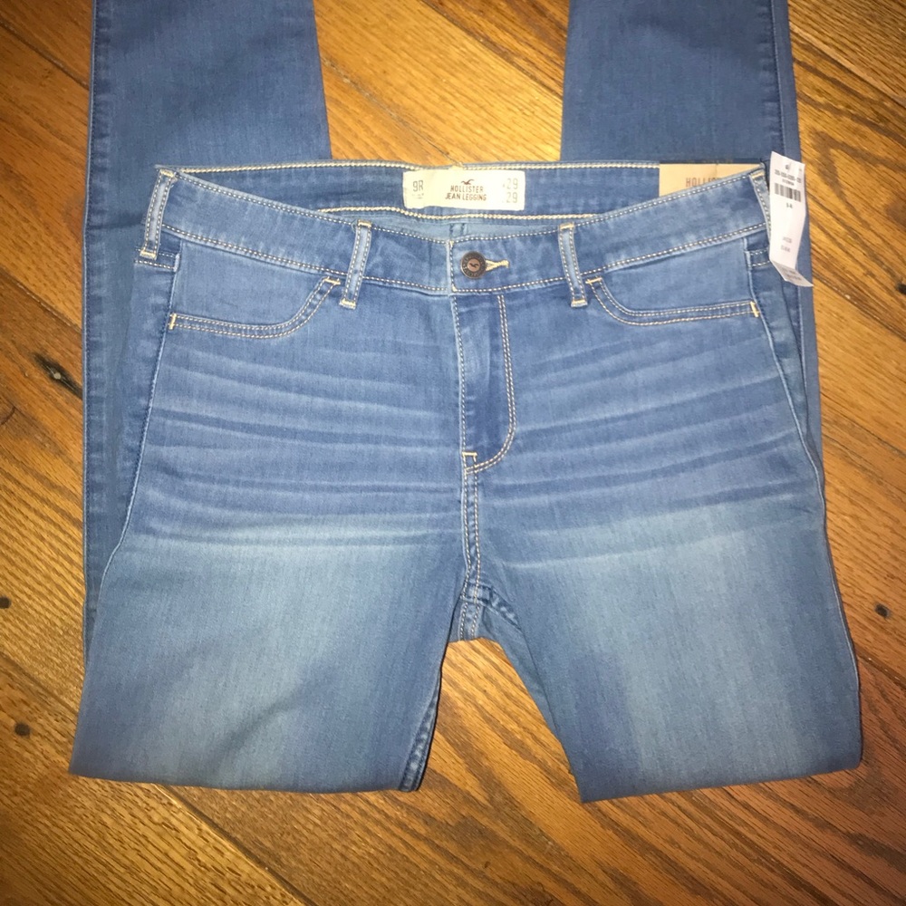 Light washed Hollister skinny jeans